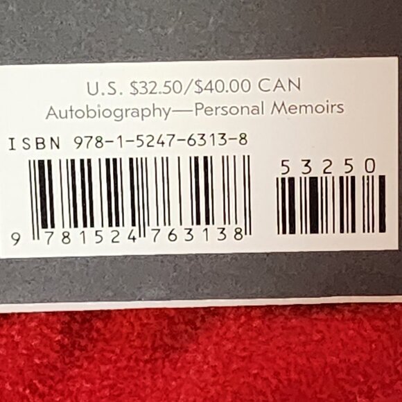 Becoming Michelle Obama Oprah's Book Club Selection 2018 by Michelle Obama - Picture 9 of 16